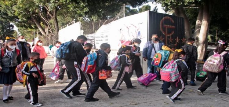 Terminan vacaciones a 1.6 millones de estudiantes en Puebla