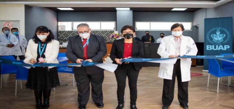 Lilia Cedillo inaugura cafetería del Hospital Universitario de Puebla