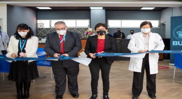 Lilia Cedillo inaugura cafetería del Hospital Universitario de Puebla