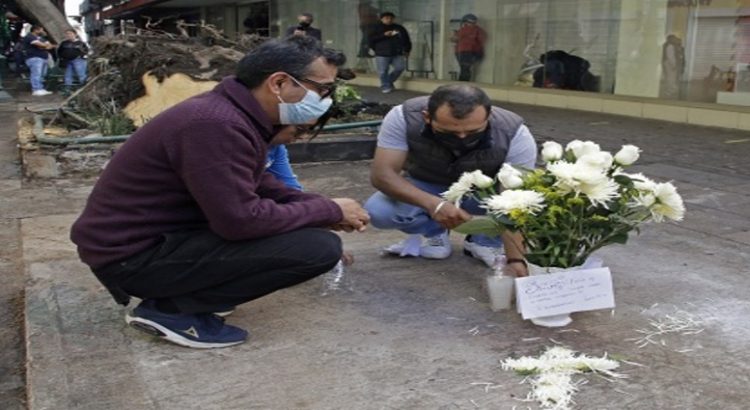 Colocan ofrenda a ‘Santi’, pequeño que murió por caída de un árbol en Puebla