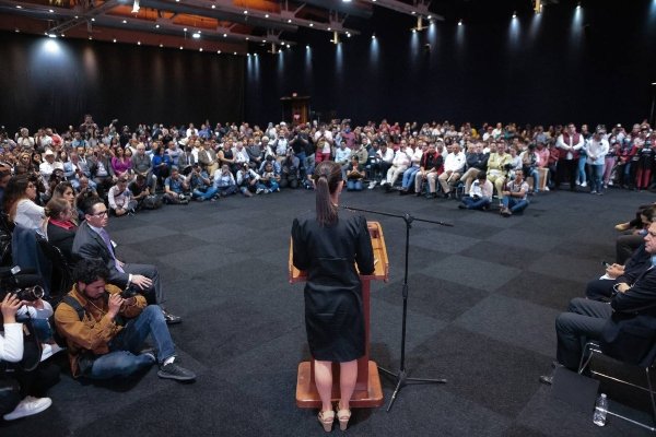 Sheinbaum se reune con transportistas de todo el país en Puebla