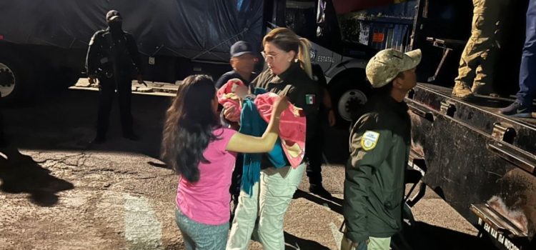 Rescatan en Puebla a 230 migrantes; eran trasladados sin alimento ni ventilación