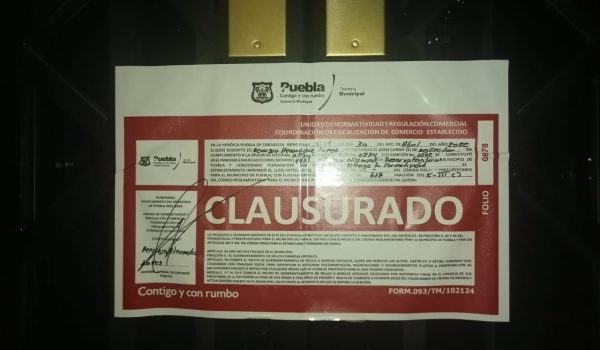 Gobierno municipal clausura comercios en Puebla