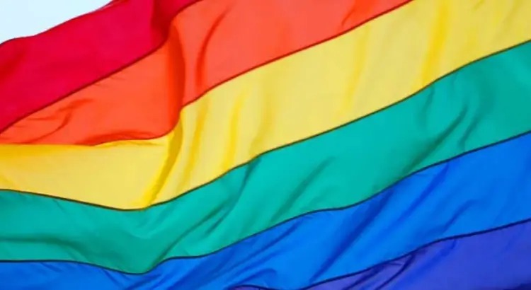 Crea Francia fondo para defender a la comunidad LGBT