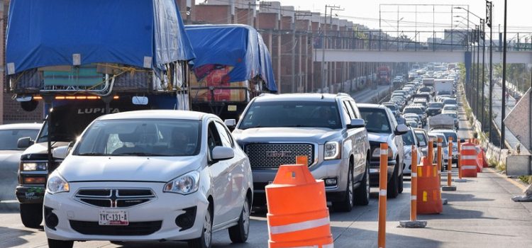 Gobierno de Puebla regulará el servicio de “taxis piratas”