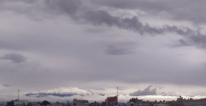 Viva Aerobús suspende vuelos en Puebla debido a la caída de ceniza volcánica