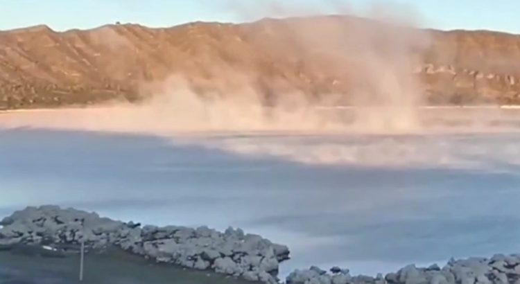 Amanece congelada la laguna de Alchichica; reportan temperaturas de -4 grados