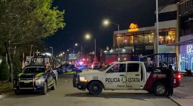 Asesinan a presunto prestamista afuera de un bar en Angelópolis