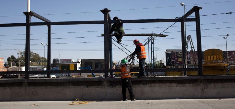 Asociaciones de Constructores en Puebla piden a ediles agilizar licitaciones