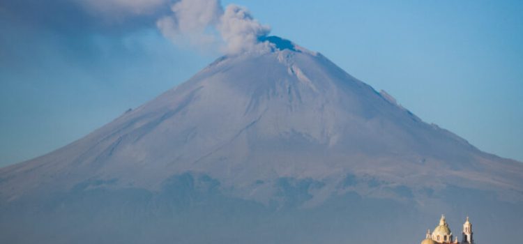 Continuará la caída de ceniza en Puebla y San Martín Texmelucan