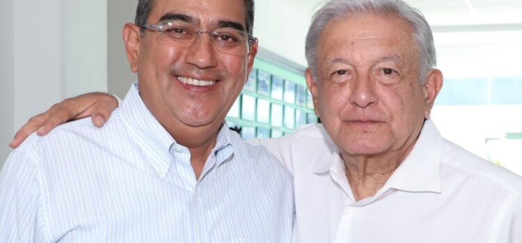 AMLO visita Puebla y se reune con Sergio Salomón