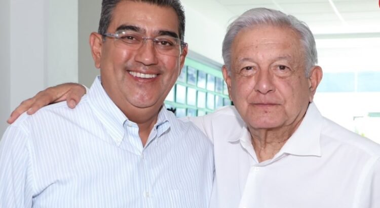 AMLO visita Puebla y se reune con Sergio Salomón