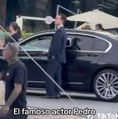 Captan a Pedro Alonso grabando una serie en Puebla