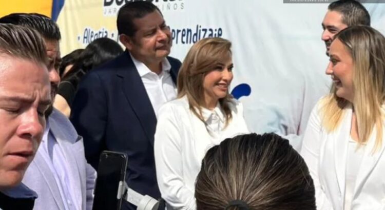 Armenta acude a votar a su casilla en Estrellas del Sur