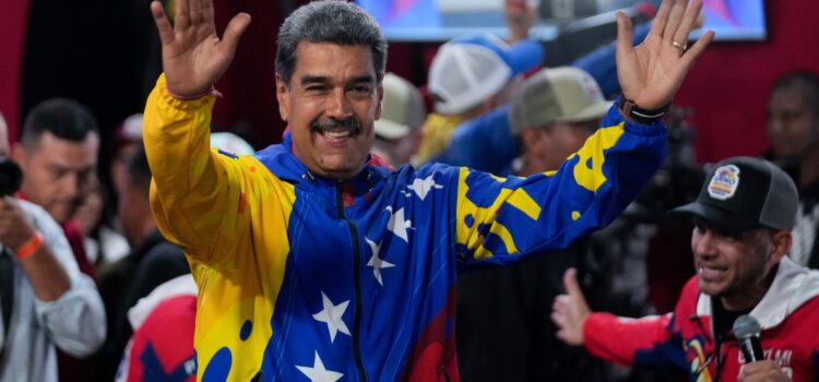 Maduro gana reelección en Venezuela entre denuncias de fraude