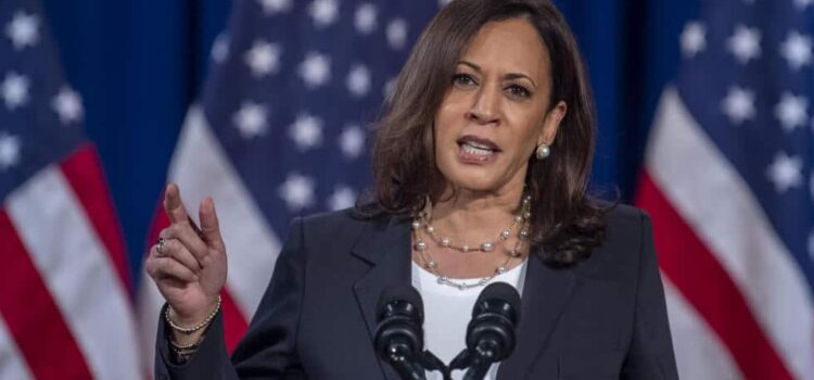 Kamala Harris hace historia al convertirse en la primera mujer afroamericana e india nominada a la presidencia de EE. UU.