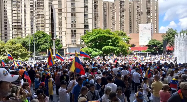 Oposición venezolana se moviliza masivamente en defensa de la verdad electoral