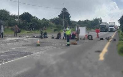 Pobladores de Agua Cercada bloquean la autopista Puebla-Orizaba por la detención de un vecino de Esperanza