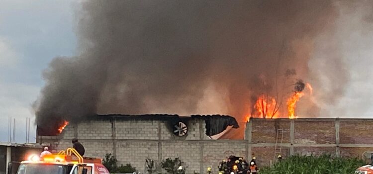 Se registró fuerte incendio en Santa Clara Ocoyucan