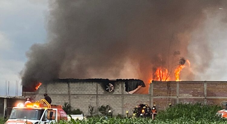 Se registró fuerte incendio en Santa Clara Ocoyucan