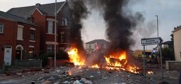 Tragedia en Southport desencadena disturbios y protestas en el Reino Unido