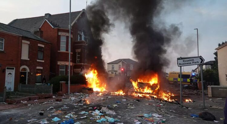 Tragedia en Southport desencadena disturbios y protestas en el Reino Unido