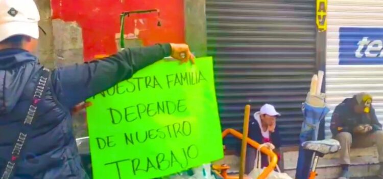 Vendedores ambulantes de Puebla se manifiestan pidiendo un espacio tras operativo