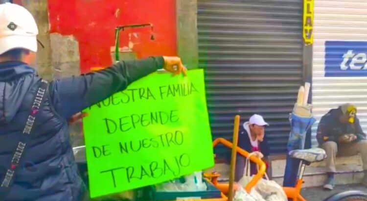 Vendedores ambulantes de Puebla se manifiestan pidiendo un espacio tras operativo