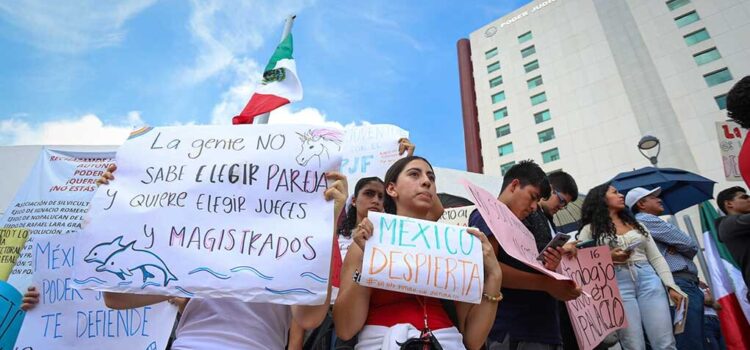 Estudiantes de la BUAP protestan contra Reforma Judicial