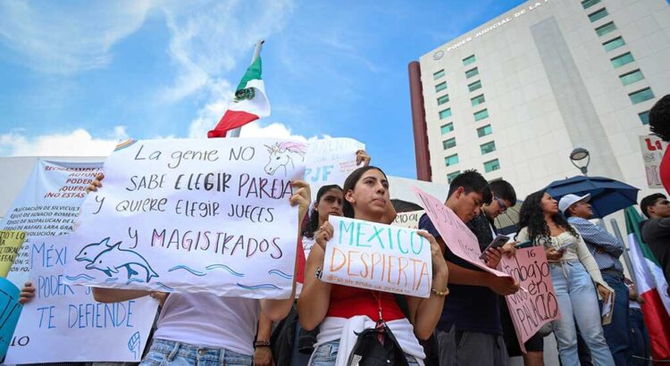 Estudiantes de la BUAP protestan contra Reforma Judicial