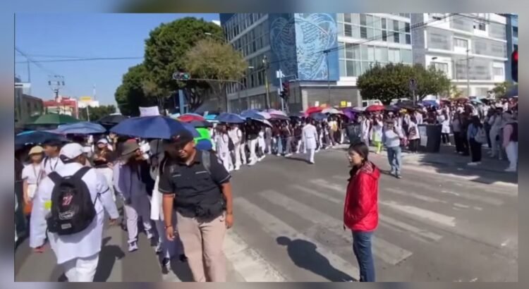 Estudiantes de la BUAP en paro indefinido contra corrupción y carencias