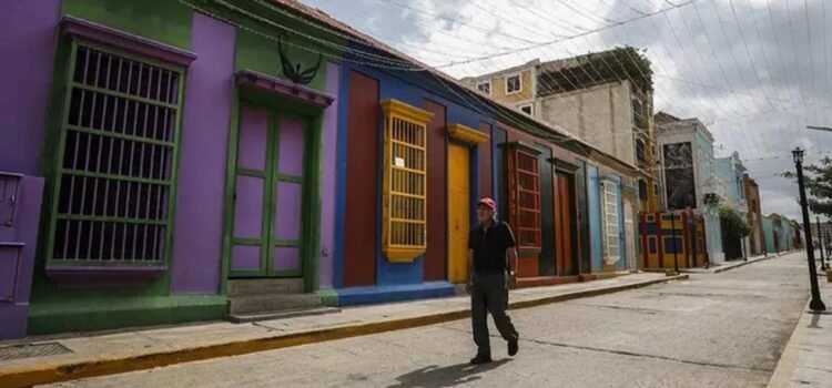 Venezuela reduce jornada laboral en el sector público por emergencia climática