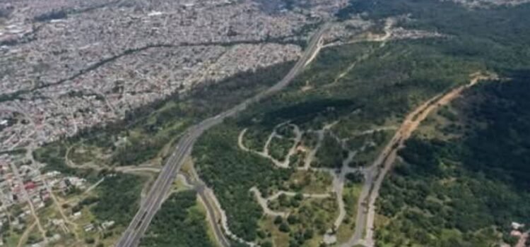 Gobernador Armenta recibe donación de 4 hectáreas de inmobiliarias en Puebla