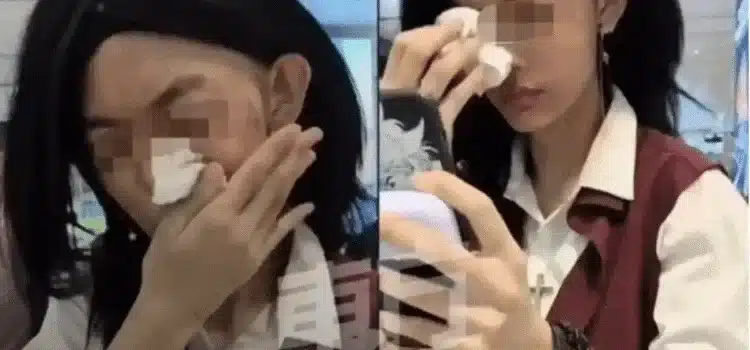 Obligan a viajera a desmaquillarse en el aeropuerto… el reconocimiento facial no la identificaba