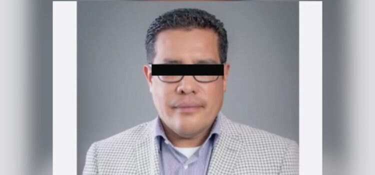Médico de Puebla denunciado por usurpación de especialidad y violencia familiar