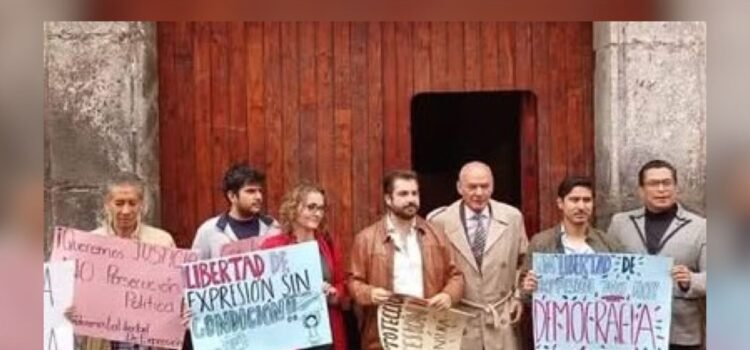 Protestan en Puebla contra Ley de Ciberasedio; exigen a CDH frenar posible censura