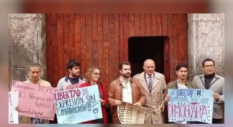 Protestan en Puebla contra Ley de Ciberasedio; exigen a CDH frenar posible censura