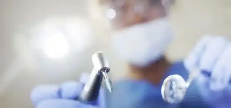 Ejercía como dentista con conocimientos aprendidos en videos de YouTube Ejercía como dentista con conocimientos aprendidos en videos de YouTube