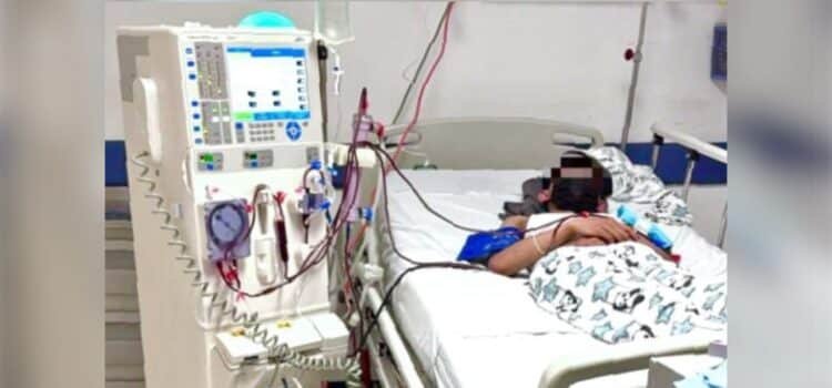 Protestas y bloqueos por suspensión de hemodiálisis a 484 pacientes en Puebla Protestas y bloqueos por suspensión de hemodiálisis a 484 pacientes en Puebla