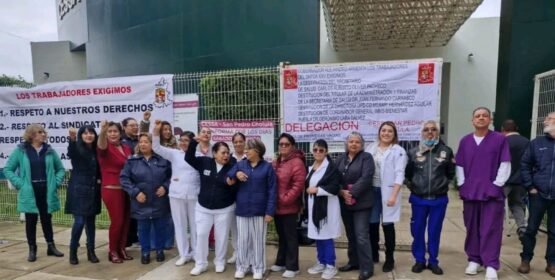 Carencias críticas en hospitales públicos, personal de salud protesta en Puebla