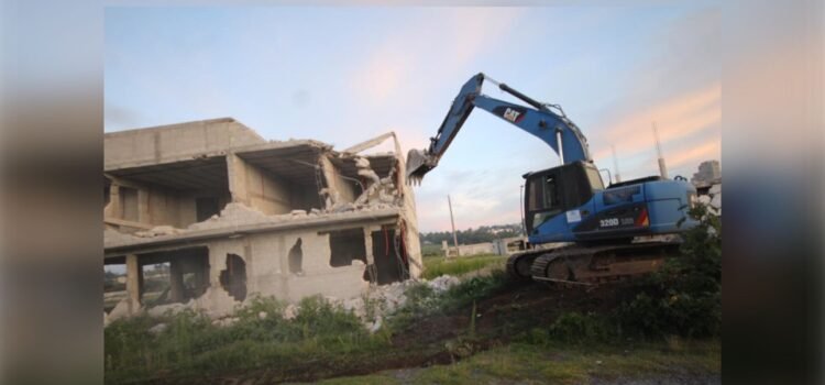 Demuelen construcciones irregulares en “La Covadonga” Puebla, tras invasión de casi dos años Demuelen construcciones irregulares en “La Covadonga” Puebla, tras invasión de casi dos años