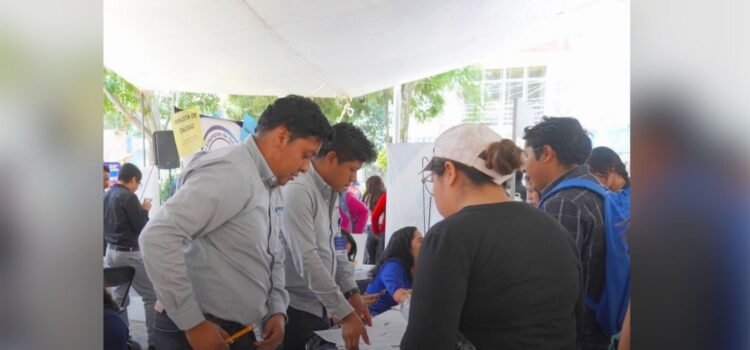Pese a la apertura de casi 70 mil negocios, salarios en Puebla caen casi 9%