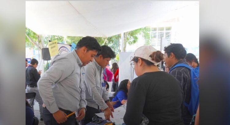 Pese a la apertura de casi 70 mil negocios, salarios en Puebla caen casi 9%