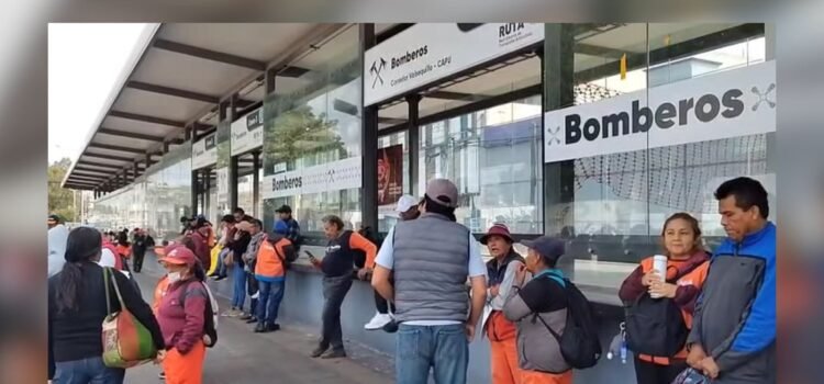 En Puebla, exigen restitución de bono a trabajadoras del OOSL