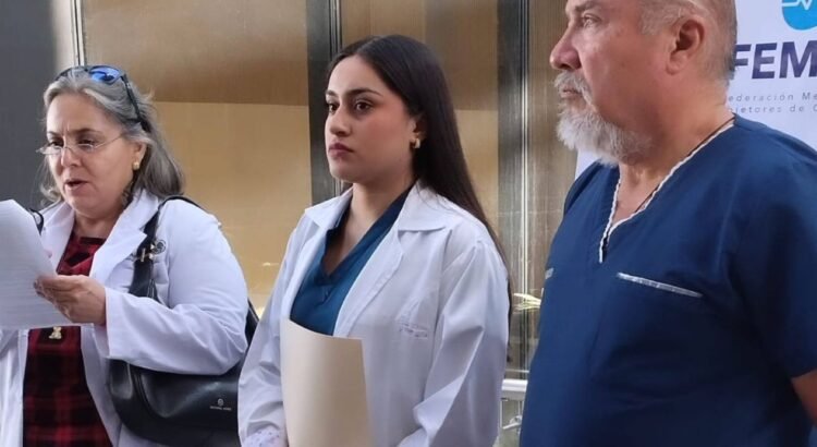 Médicos de Puebla alertan sobre proyecto que limita libertad de conciencia