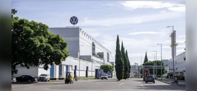 Ante déficit de 11 mil millones de euros, Volkswagen reducirá empleos