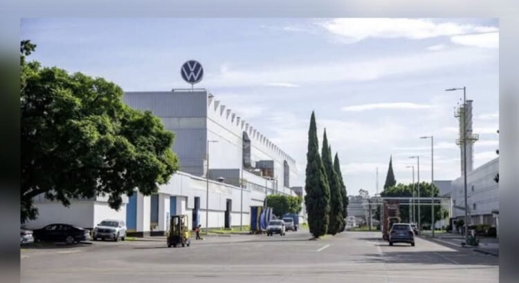 Ante déficit de 11 mil millones de euros, Volkswagen reducirá empleos