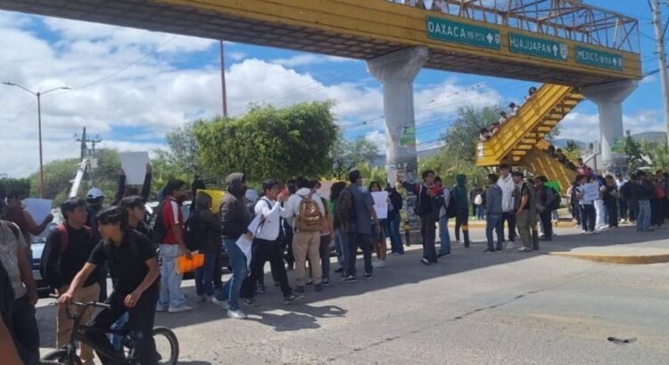 Paro estudiantil en el ITT de Tehuacán continúa sin solución Paro estudiantil en el ITT de Tehuacán continúa sin solución