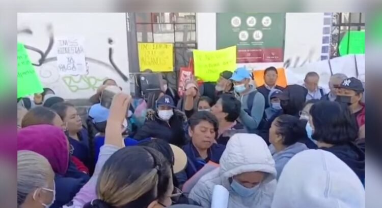 Trabajadores de Lamap paralizan labores en hospitales de Puebla por salarios atrasados Trabajadores de Lamap paralizan labores en hospitales de Puebla por salarios atrasados