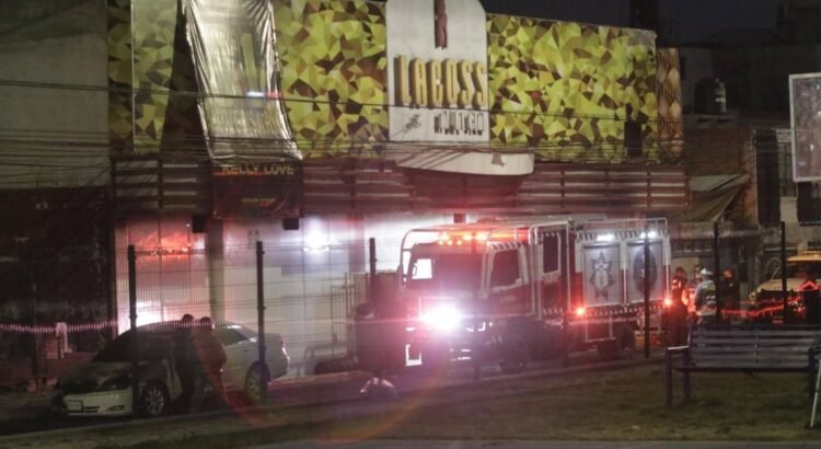 Cinco muertos en ataque a tabledance Lacoss de Puebla; tenía antecedentes de trata de personas